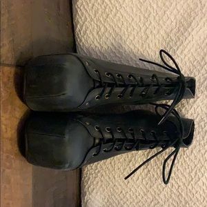 Jeffery Campbell Lita